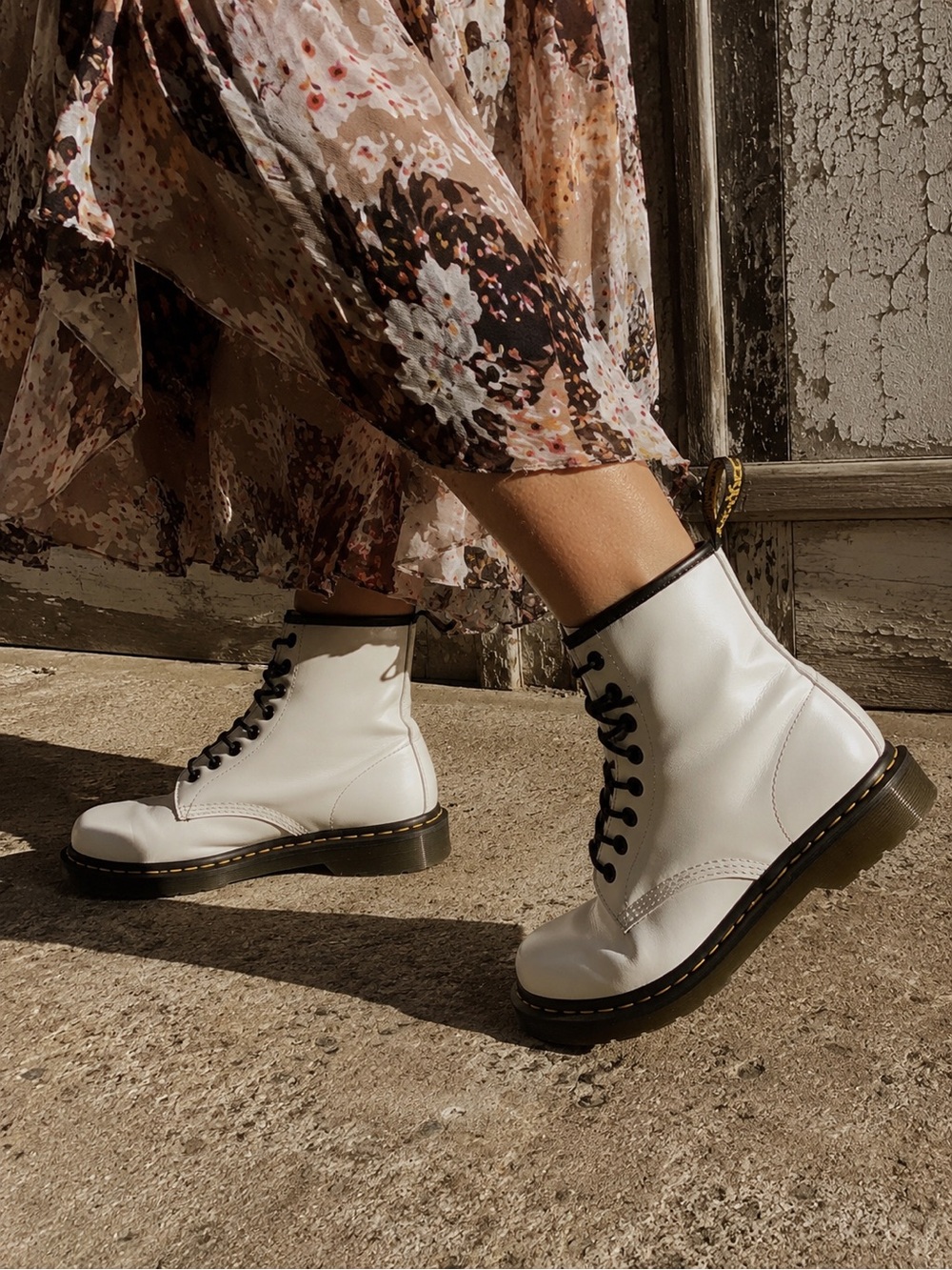 Dr. Martens 1460 White Smooth Leather Boots | Size 9 | Like New / EUC - Picture 3 of 13